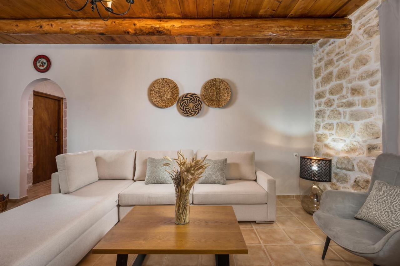 Kontis Village Fílippos Rom bilde